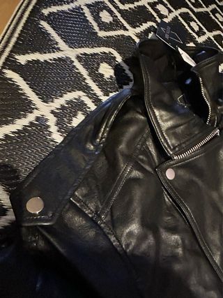 Cazadora polipiel cuello alto y solapa M y L