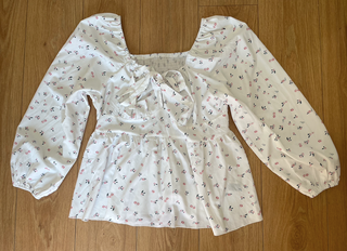 Camiseta blanca flores manga larga