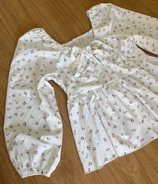 Camiseta blanca flores manga larga