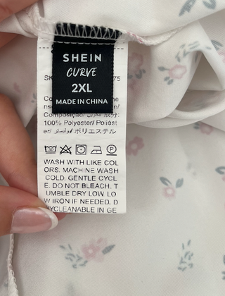 Camiseta blanca flores manga larga