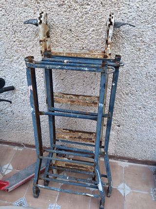 Escalera extensible metálica azul