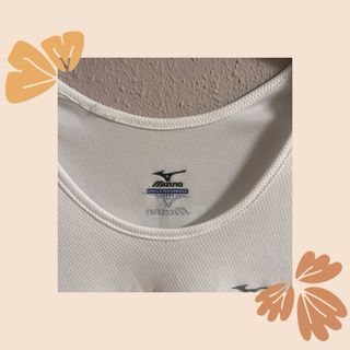 Camiseta deportiva Mizuno blanca y beige