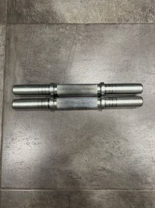 Barra, manubri e dischi di metallo per palestra