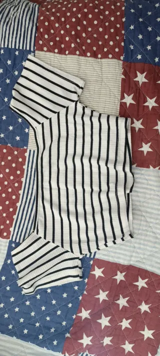 Top de rayas blanco y negro.