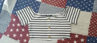 Top de rayas blanco y negro.