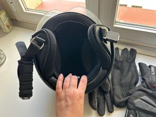 Casco moto y guantes