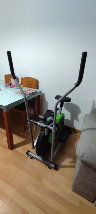 Bicicleta estática verde y gris