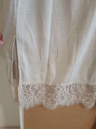 Falda larga beige con encaje