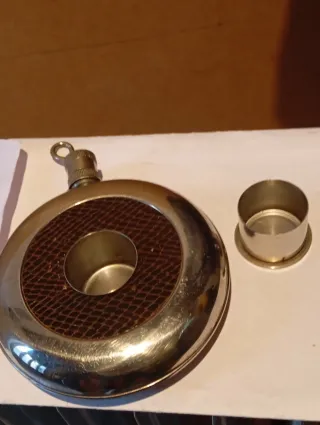 Porta bottiglie tedesco in metallo con coperchio