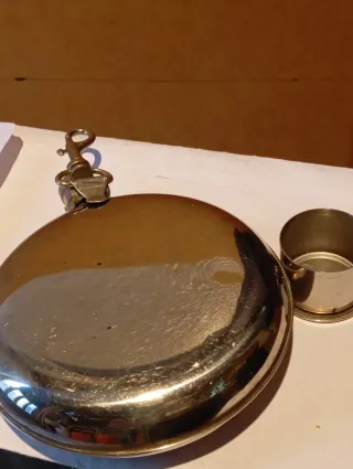 Porta bottiglie tedesco in metallo con coperchio