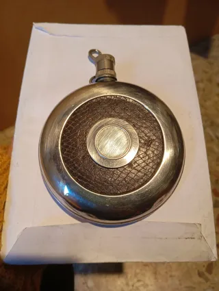 Porta bottiglie tedesco in metallo con coperchio