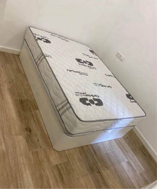 Canapés y colchones nuevos