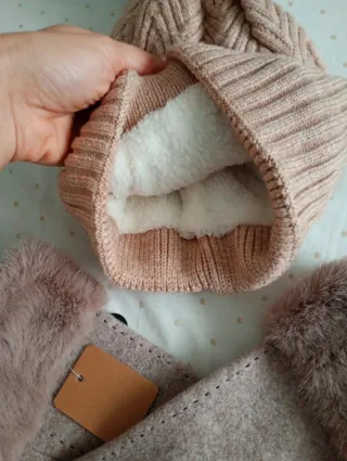 Gorro y guantes de invierno con pompón