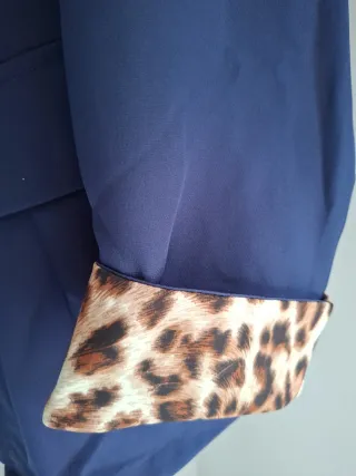 Chaqueta azul con detalles leopardo Talla M
