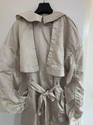 Gabardina Nike Beige Talla XS