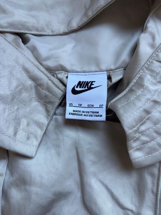 Gabardina Nike Beige Talla XS