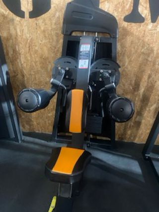 Máquina Elevación Lateral Gimnasio