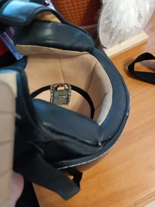 Casco custom negro con gafas