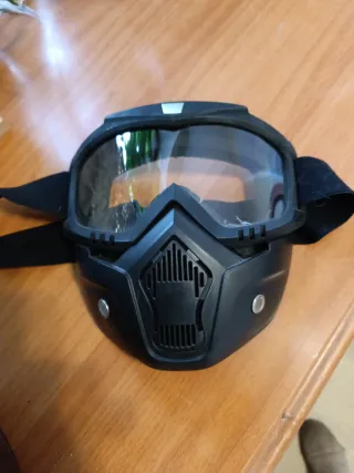 Casco custom negro con gafas