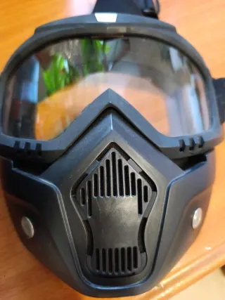 Casco custom negro con gafas