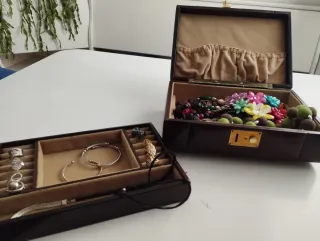 Elegante joyero de piel para señora