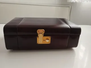 Elegante joyero de piel para señora