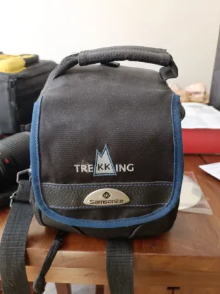 Cámara Reflex Nikon D3100 con teleobjetivo