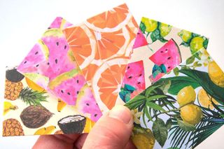 Sobres pequeños hechos a mano con diseño frutal