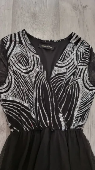 Vestido largo negro con detalles plateados