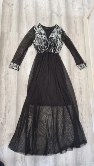 Vestido largo negro con detalles plateados