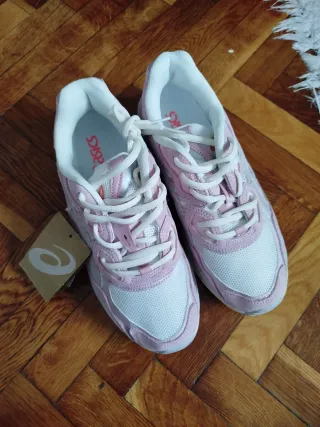 Zapatillas Asics rosas y blancas nuevas