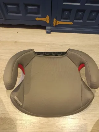 Silla coche Cybex. Sirve también como alzador.