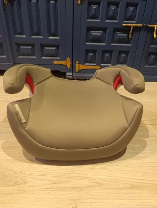 Silla coche Cybex. Sirve también como alzador.