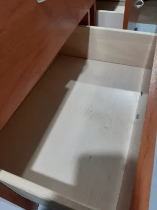 Cómoda de madera marrón