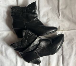 Botines piel tacón negros