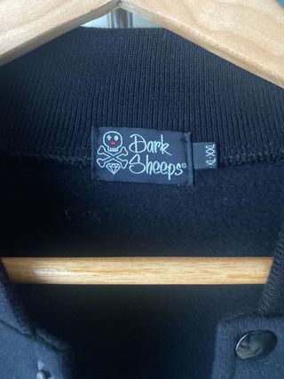 Cazadora bomber con calaveras