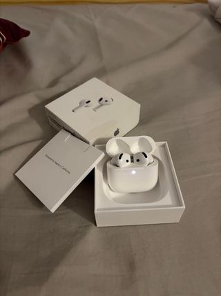AirPods 4 con cancelación de ruido