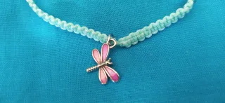 Pulsera macramé con charm de libélula