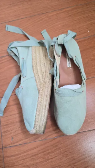 Alpargatas ante &Other Stories verde atadas