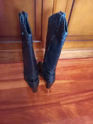 Botas altas de cuero negras