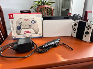 Nintendo Switch OLED + Controller Zelda