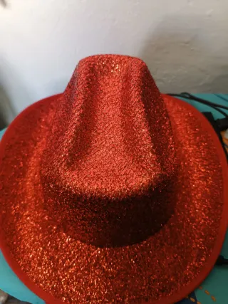 Sombrero brillante rojo para niño