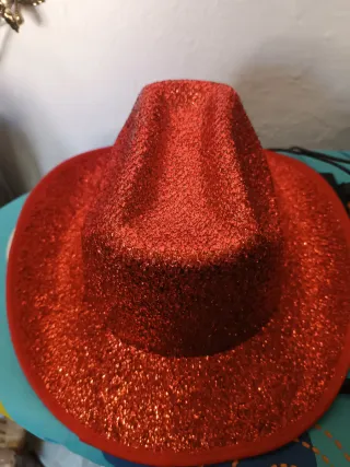 Sombrero brillante rojo para niño