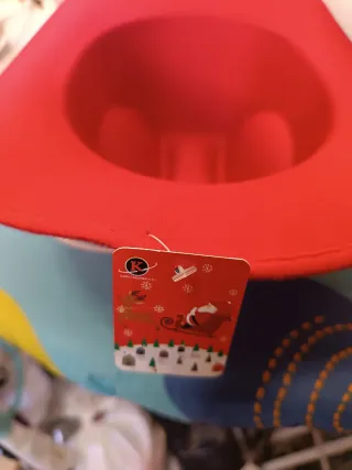 Sombrero brillante rojo para niño