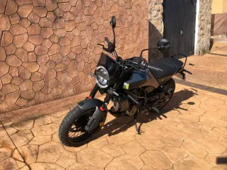 Motocicleta Husqvarna 401 2025 113km ITV dic. 2028