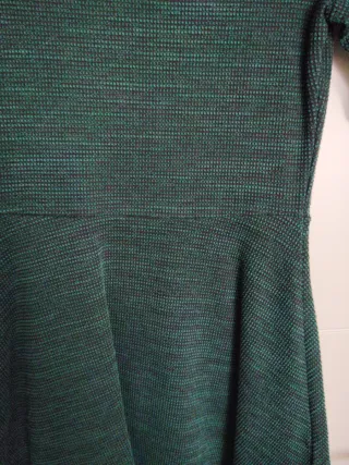 Vestido verde con escote trasero