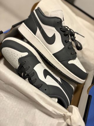 Zapatillas Jordan Gris y Blanco