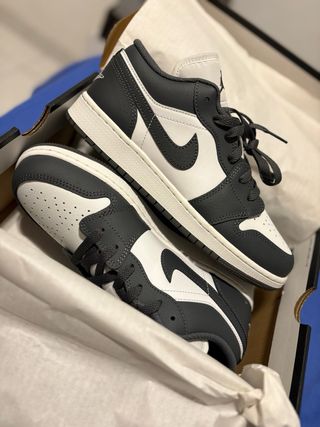 Zapatillas Jordan Gris y Blanco