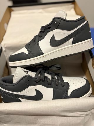 Zapatillas Jordan Gris y Blanco