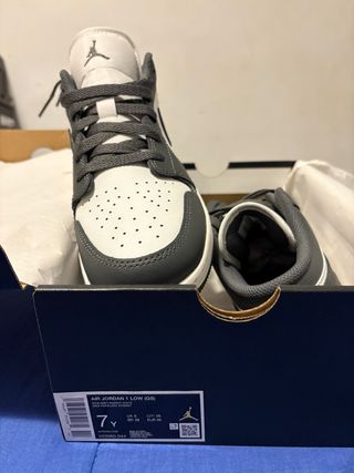 Zapatillas Jordan Gris y Blanco